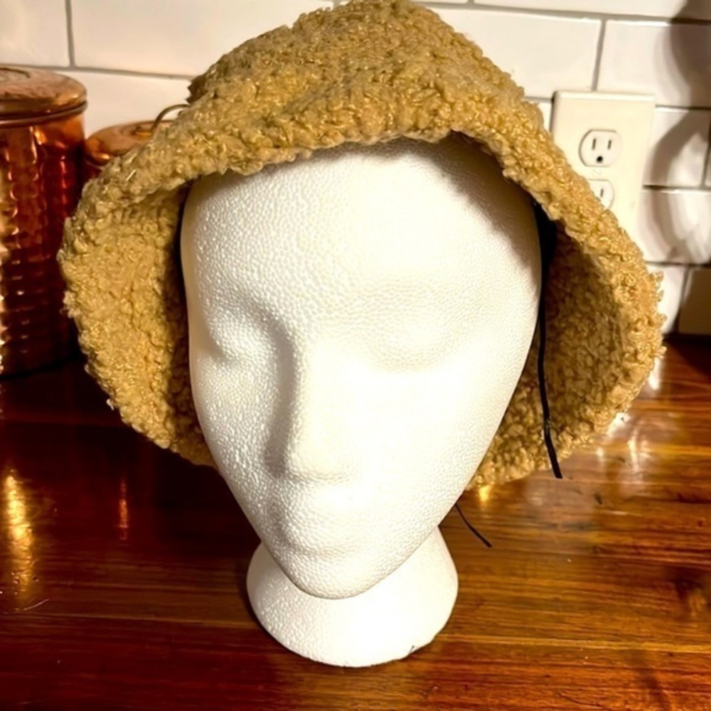 Fuzzy ladies bucket hat. Adjustable strap inside. New approx 22 inches a…